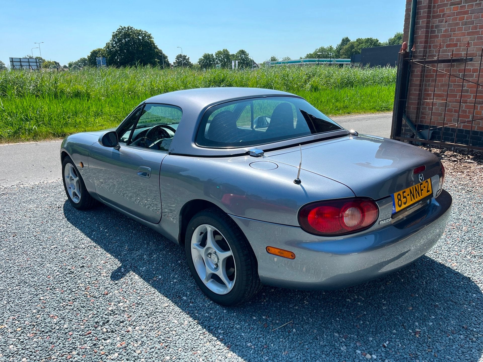 Mazda MX-5 1.6i Touring Nardi Torino ( Elektrische ramen + S, Achterwielaandrijving, 4 cilinders, Cabriolet, Handgeschakeld