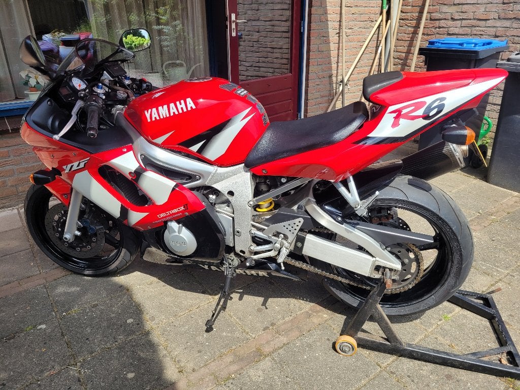 Te koop Yamaha R6 Bj 2002, Sportuitlaat, 4 cilinders, Motorrijbewijs A, Gebruikt