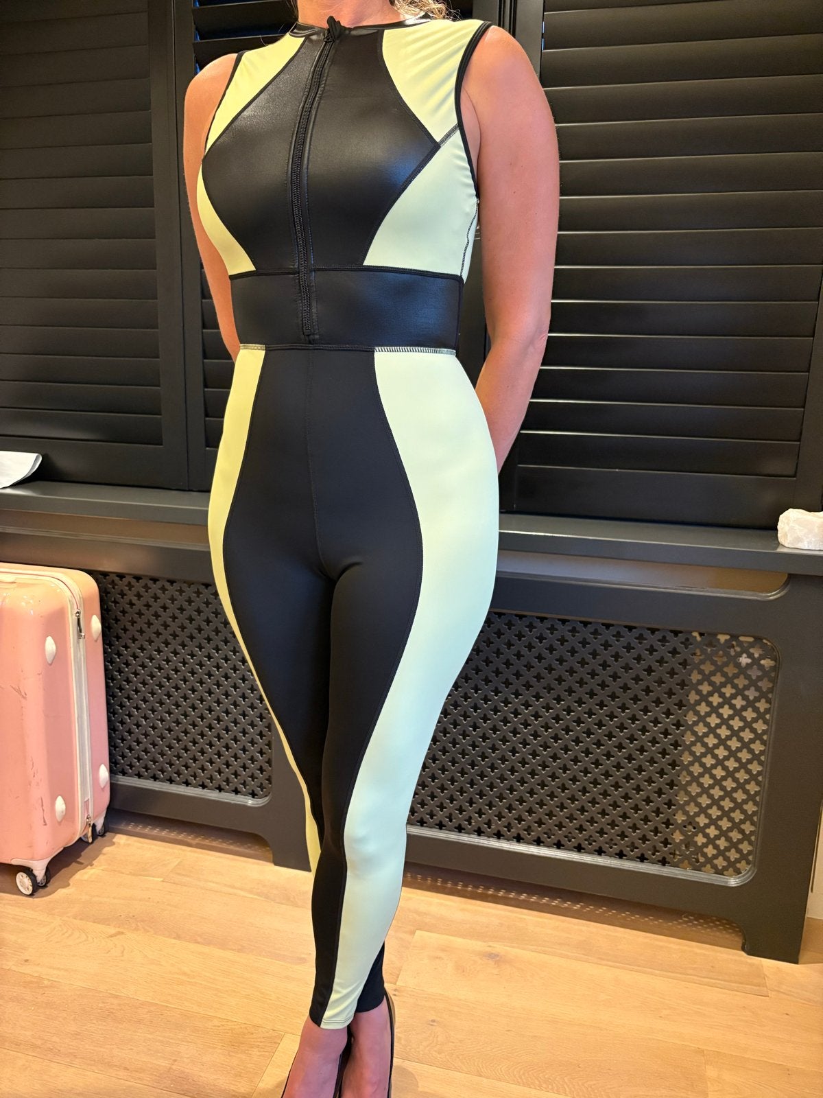 Stijlvolle Gymsuit met rits - Zwart/Lichtgeel, Ophalen, Zo goed als nieuw, Maat 36 (S), Zwart