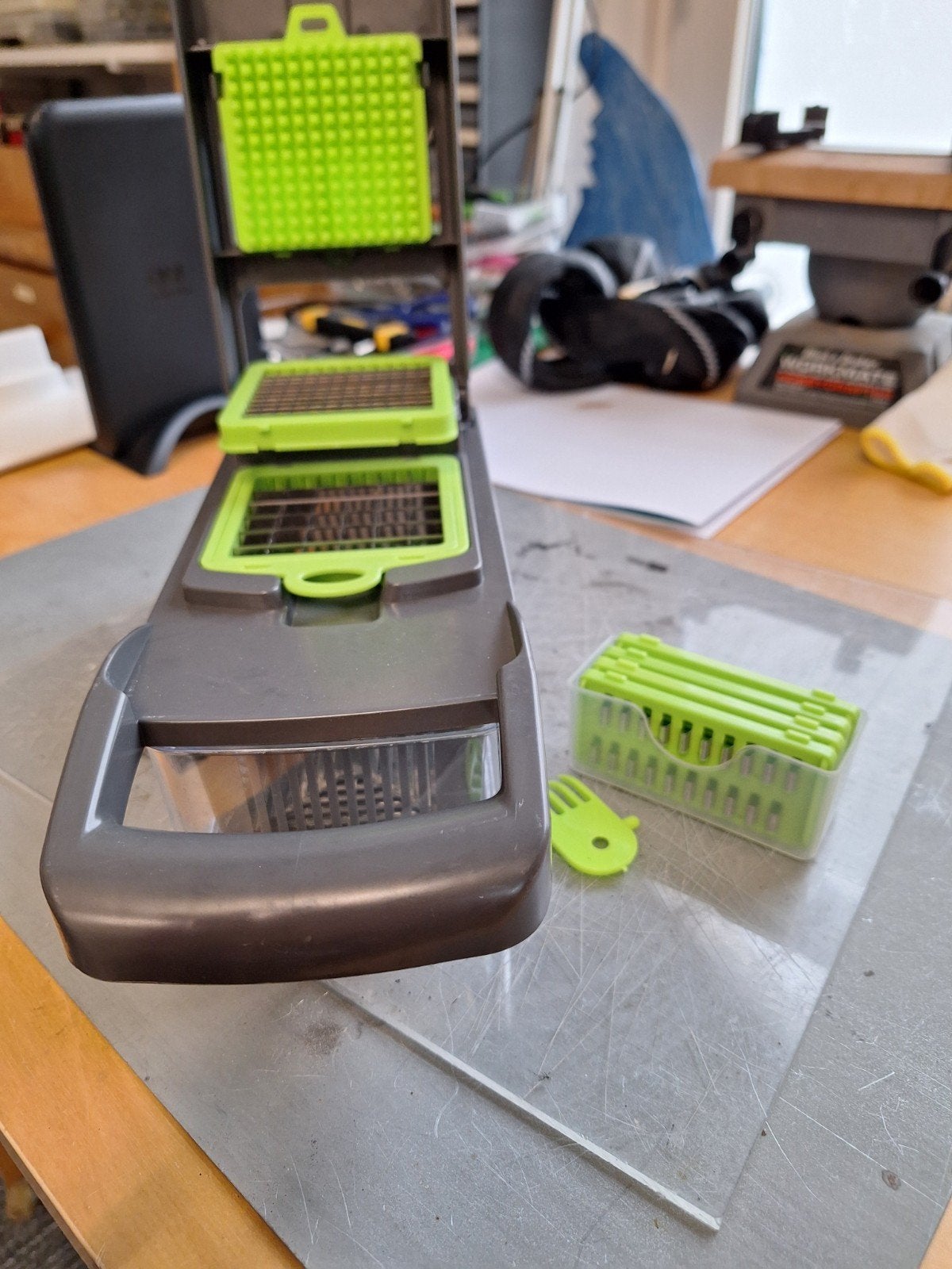 Mandoline om groente te snijden.kleur grijs met groene onder, Ophalen of Verzenden, Zo goed als nieuw