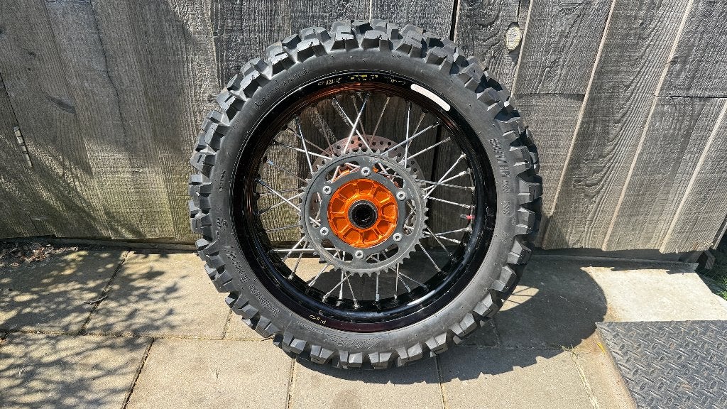 Prijs Verlaagd -- Haan achterwiel KTM 890 Adventure R, Motoren, Ophalen, Zo goed als nieuw