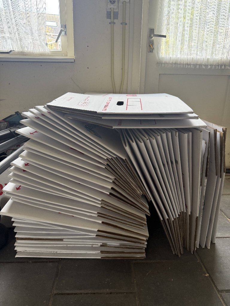 Grote stapel verhuisdozen, alles of per 10 stuks voor €15, Doe-het-zelf en Verbouw, Kratten en Dozen, Ophalen, Doos, 40 tot 60 cm