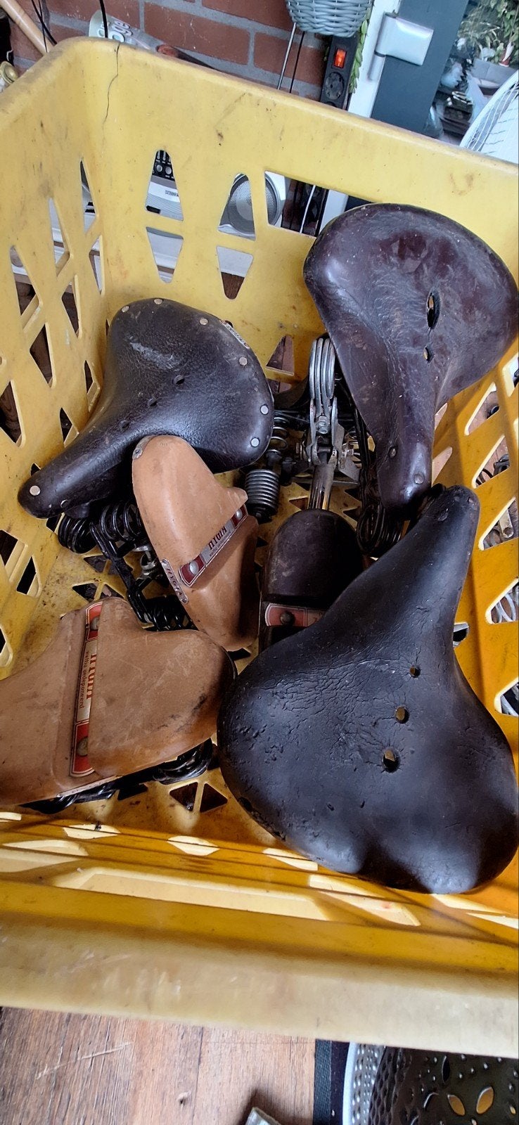 13 verschillende nostalgie(fiets)zadels, 55 tot 59 cm, Ophalen