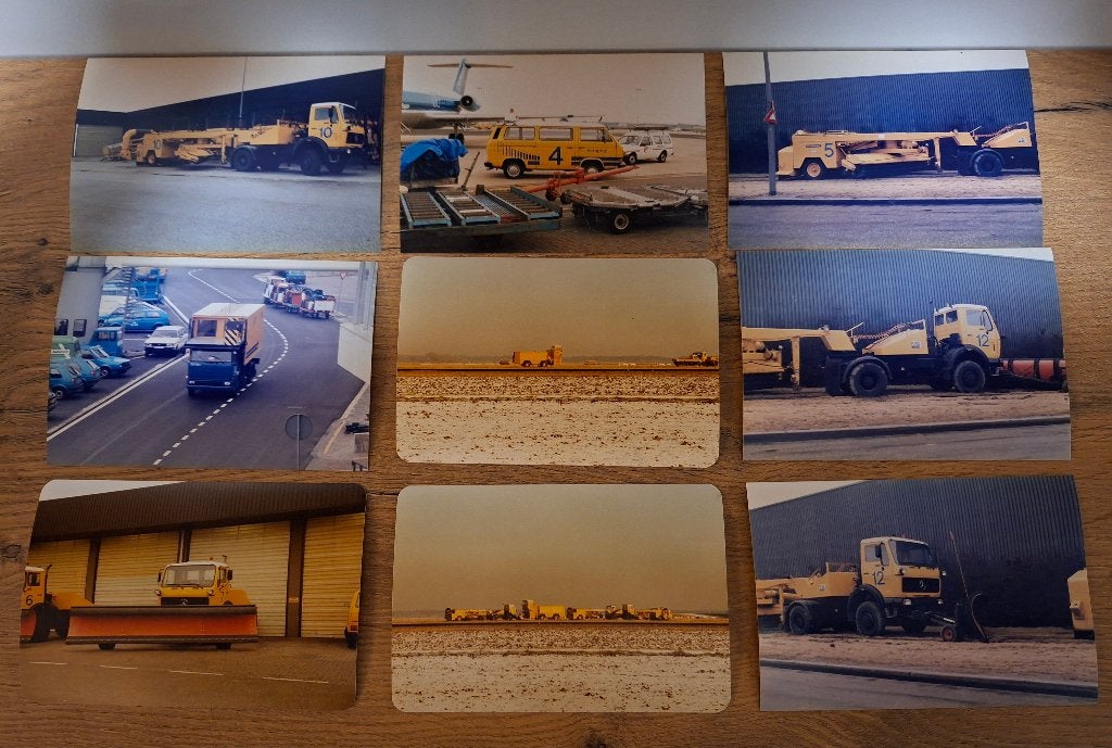 Collectie luchthavenvoertuigen foto's - nostalgisch Schiphol, Ophalen of Verzenden, Zo goed als nieuw, Kaart, Foto of Prent