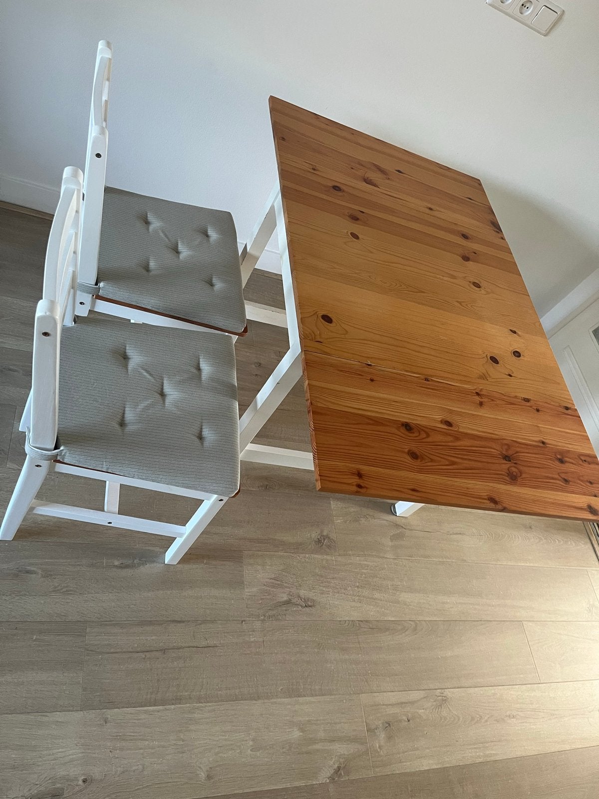Table with 2 chairs, Gebruikt, 100 tot 150 cm, Tot twee personen, Grenenhout