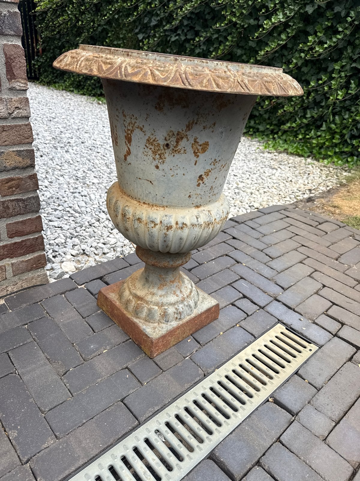 Antieke gietijzeren plantenbak, Ophalen of Verzenden