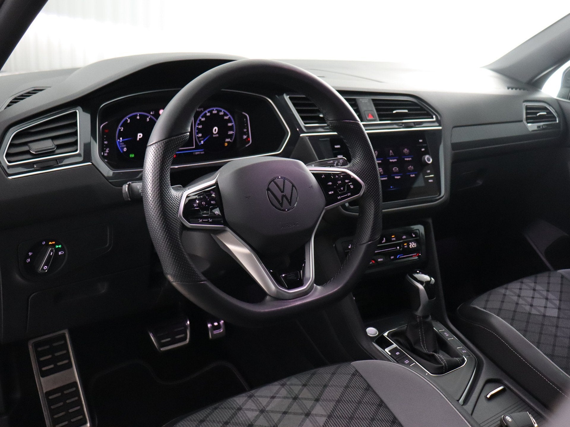 Volkswagen Tiguan Allspace 1.5 TSI R-Line Business+ (NL-Auto, Dealer onderhouden, Euro 6, 150 pk, Leder en Stof