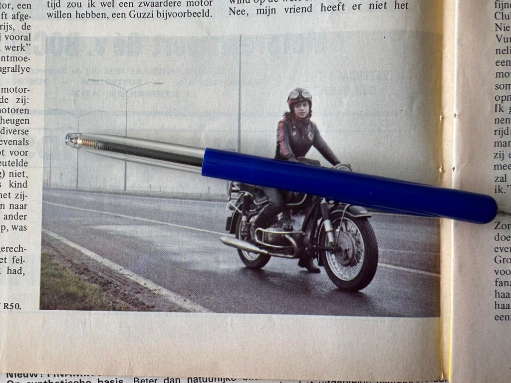 Artikel 1973 vrouwen en motorsport, Ophalen of Verzenden, Gebruikt, Motoren