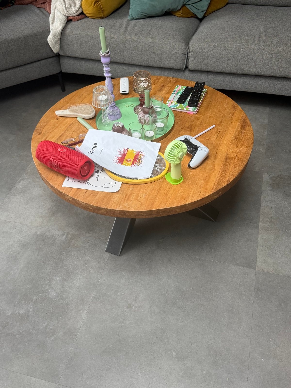 Ronde salontafel van mangohout met metalen onderstel, Huis en Inrichting, Gebruikt, Rond, 5 – 50, Overige houtsoorten