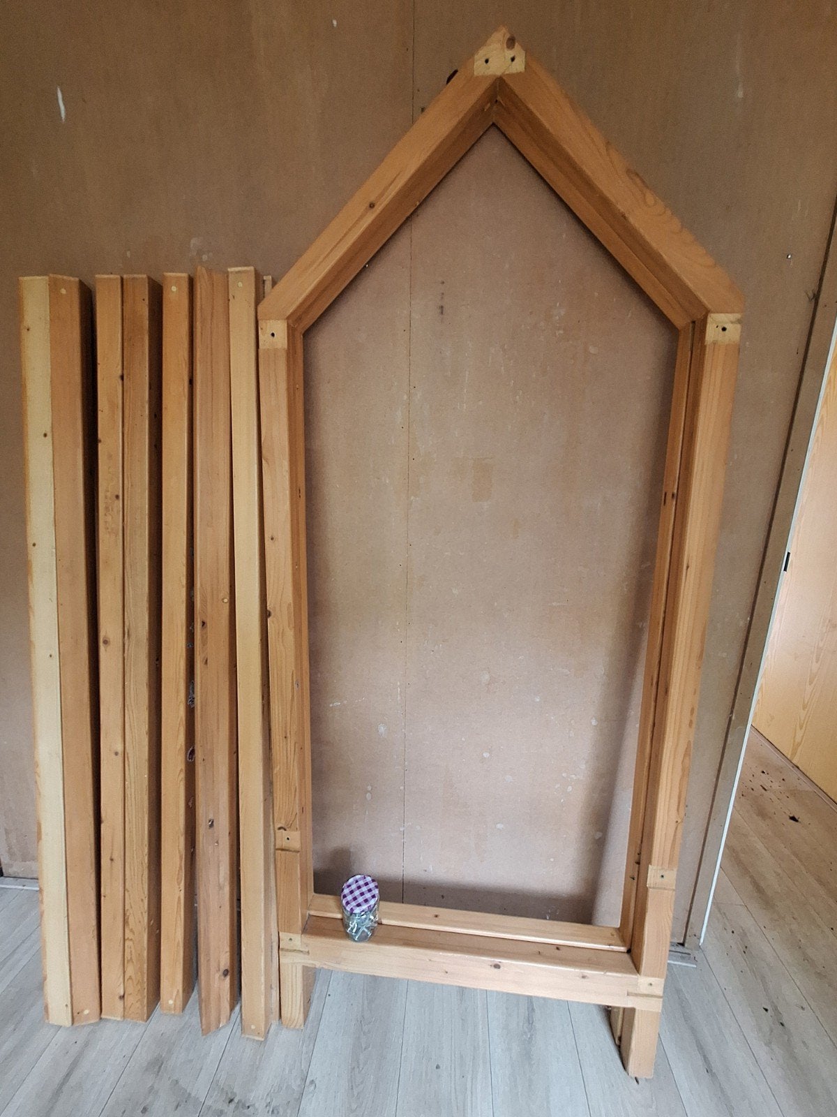 Handgemaakt kinderbed met puntdak 160x70cm, Gebruikt, Hout, Eenpersoons, 70 cm of minder
