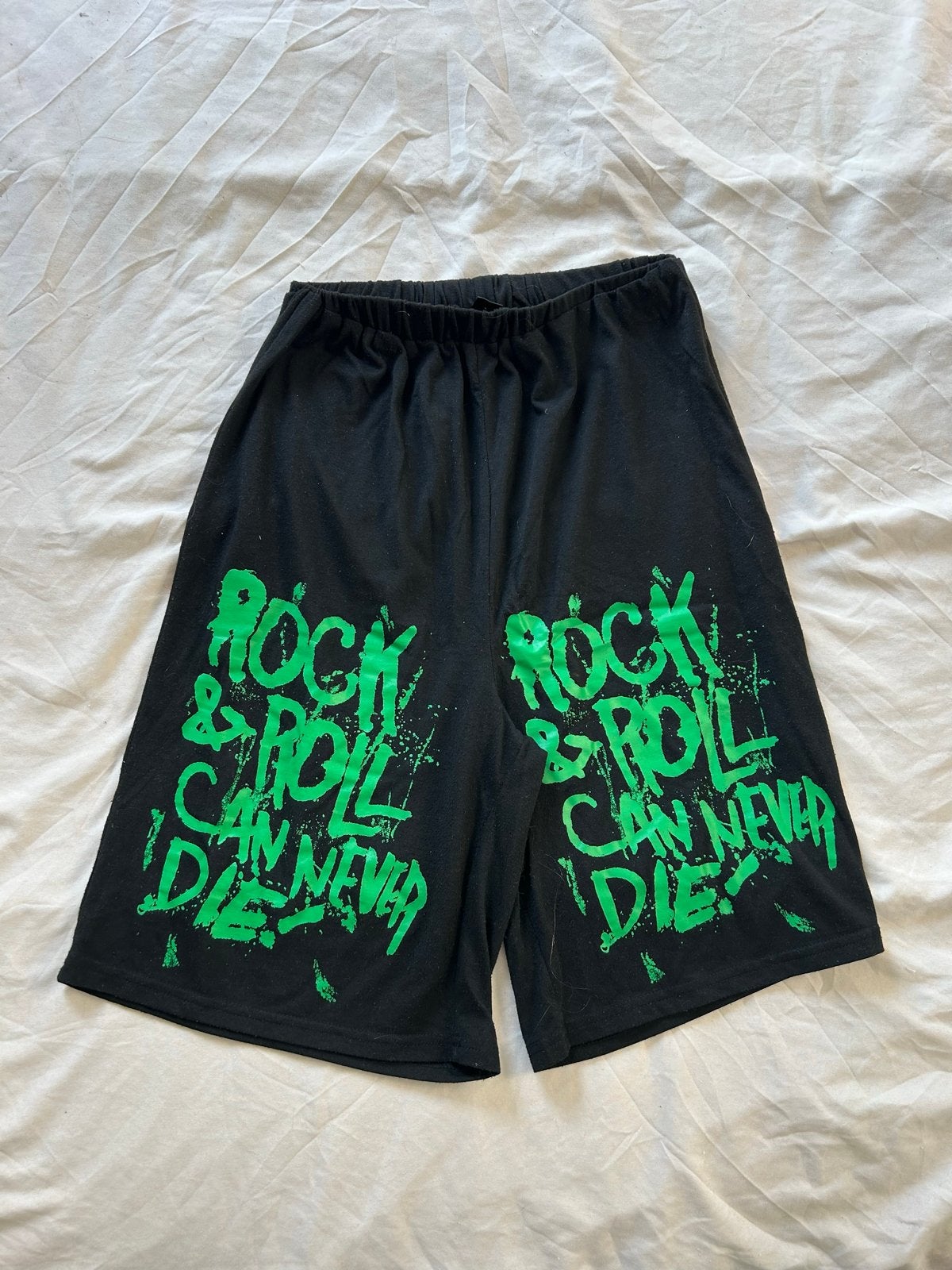 SHEIN Zwarte Shorts met 'Rock & Roll' Opdruk, Ophalen of Verzenden, Gedragen, Maat 46 (S) of kleiner, Zwart