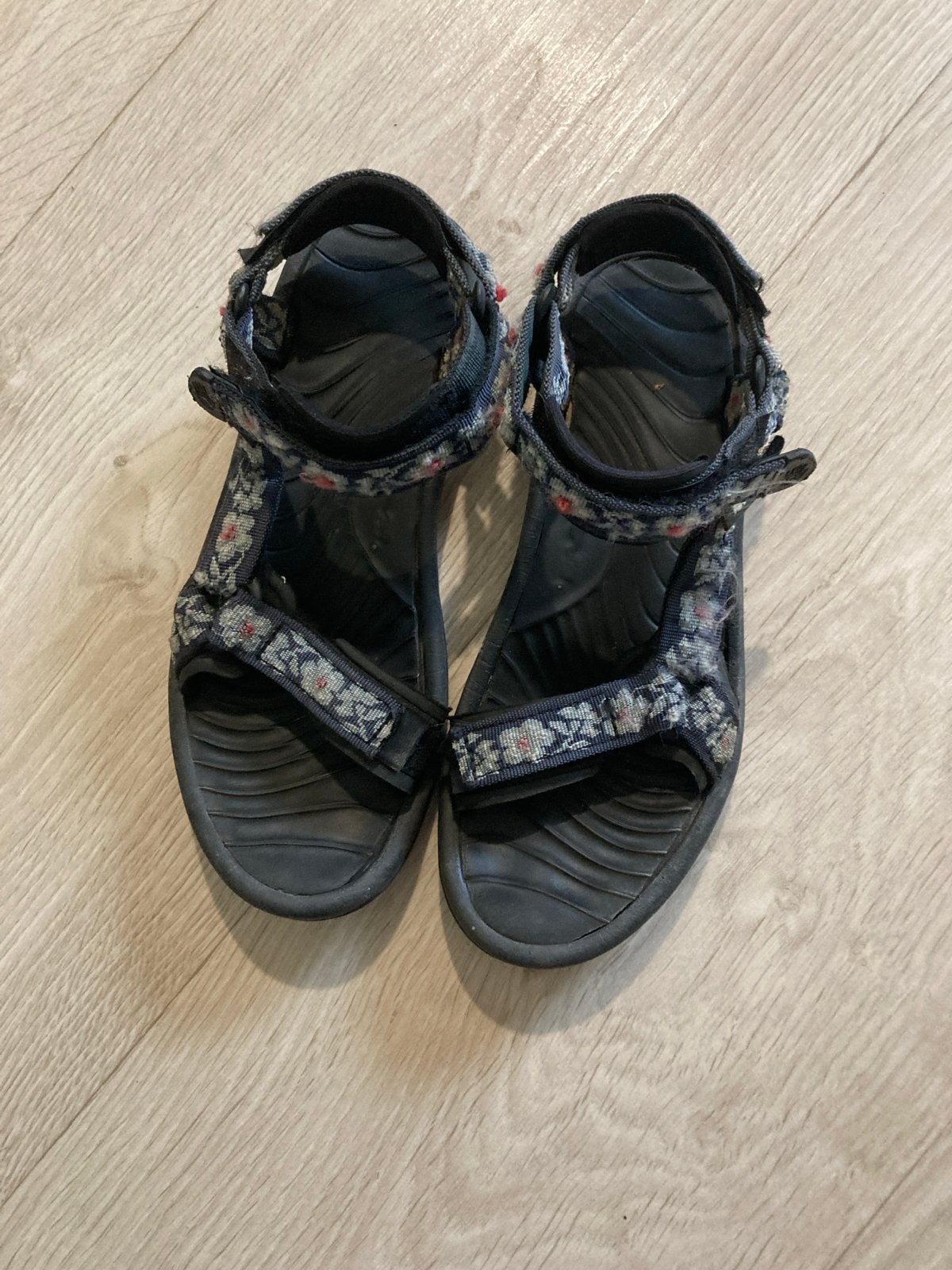 Teva sandalen met verstelbaar klittenband, maat 39, Kleding | Dames, Overige kleuren, Gedragen, Sandalen of Muiltjes, Ophalen of Verzenden
