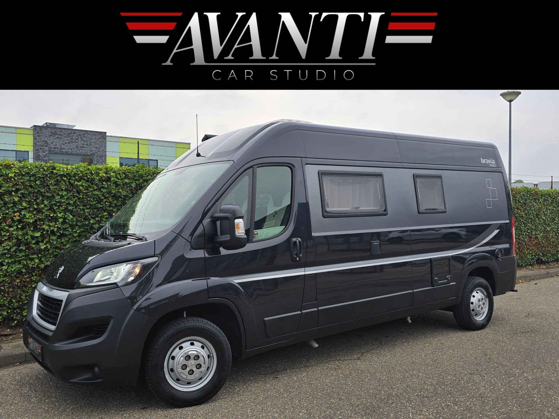 Bravia MOBIL SWAN 599 SLECHTS 51282 KM ZONNEPANEEL LITHIUM D, Overige merken, Buscamper of Camperbus, Tot en met 2, 6 tot 7 meter