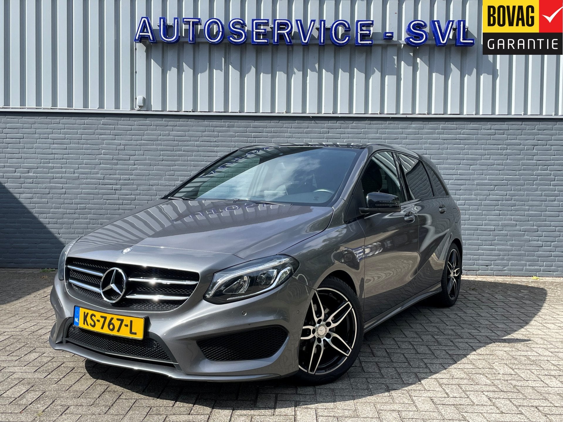 Mercedes-Benz B-Klasse 180 AMG Style - Pano - Trekhaak - Nig, 1325 kg, Gebruikt, Euro 6, 4 cilinders