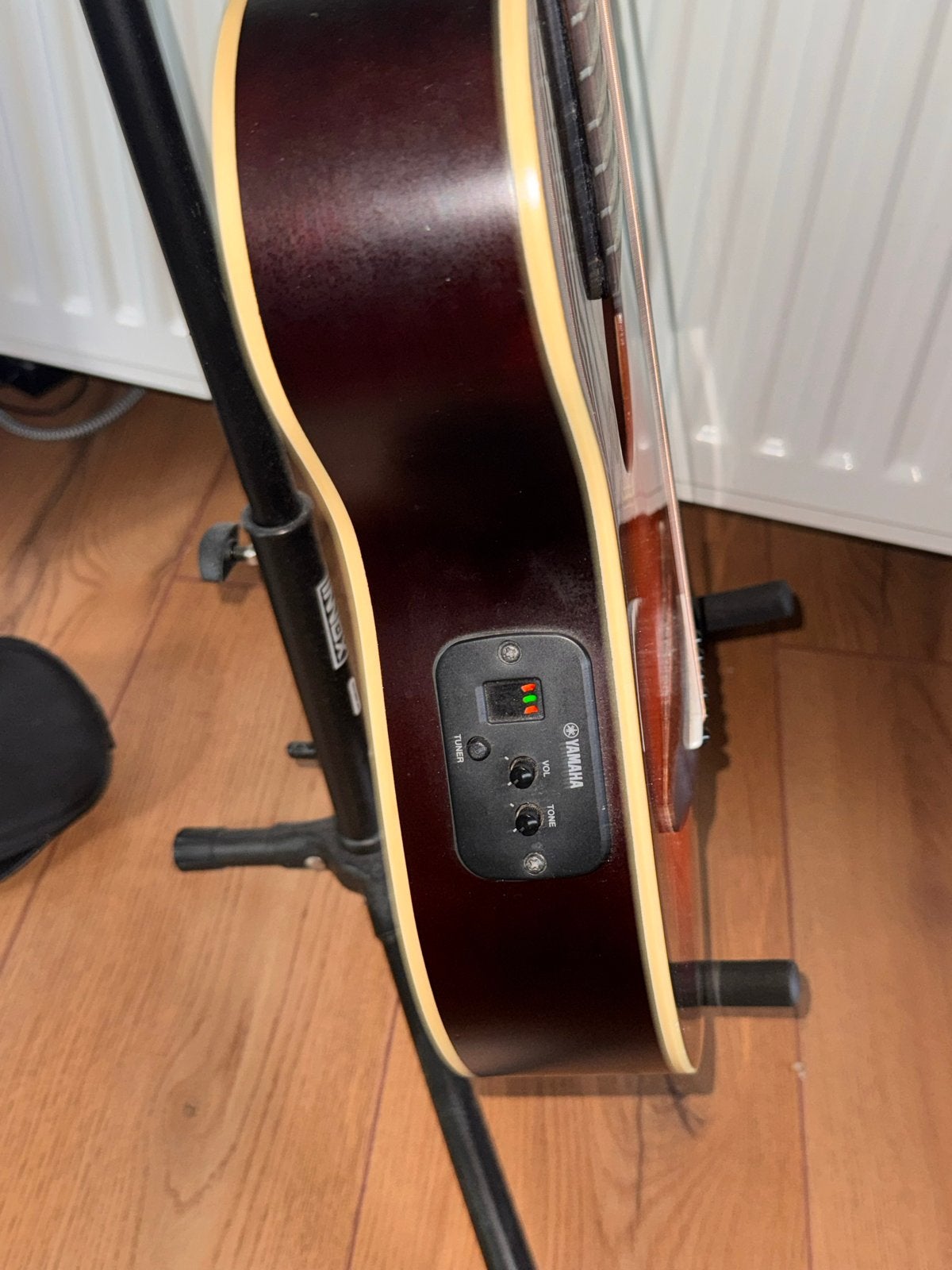 Foto 5 van Yamaha APXT2 akoestische gitaar met AMP , tas en standaard