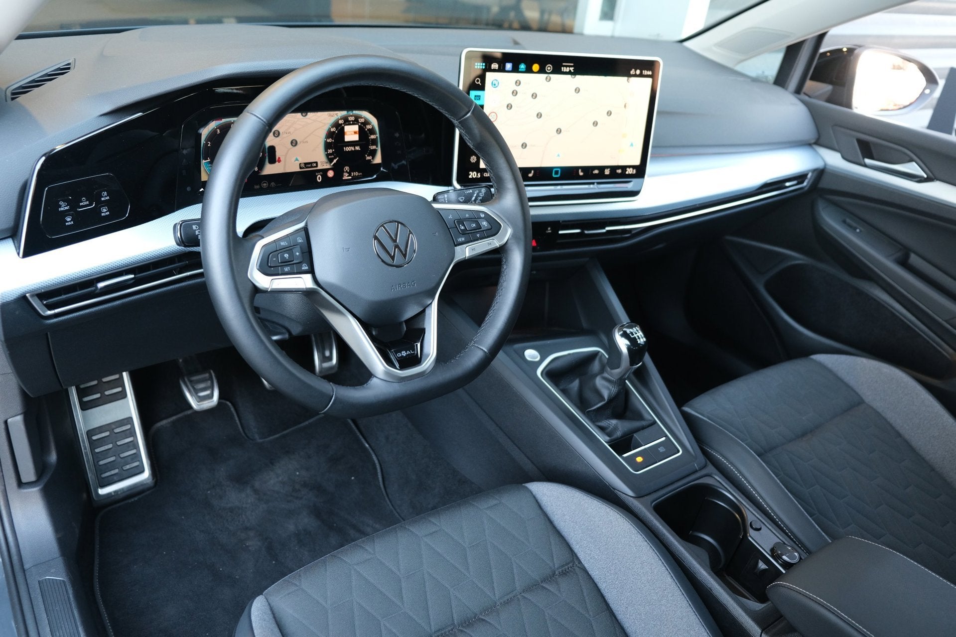 Volkswagen Golf 1.5 TSI 8.5 GOAL Navi Trek Acc Pdc Led Stoel, Auto's, Voorwielaandrijving, Dealer onderhouden, Stof, 116 pk