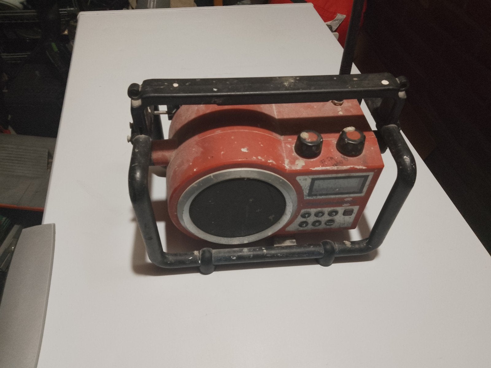 Robuuste Toughbox bouwradio met FM-ontvangst, Audio, Tv en Foto, Ophalen of Verzenden, Gebruikt, Bouwradio