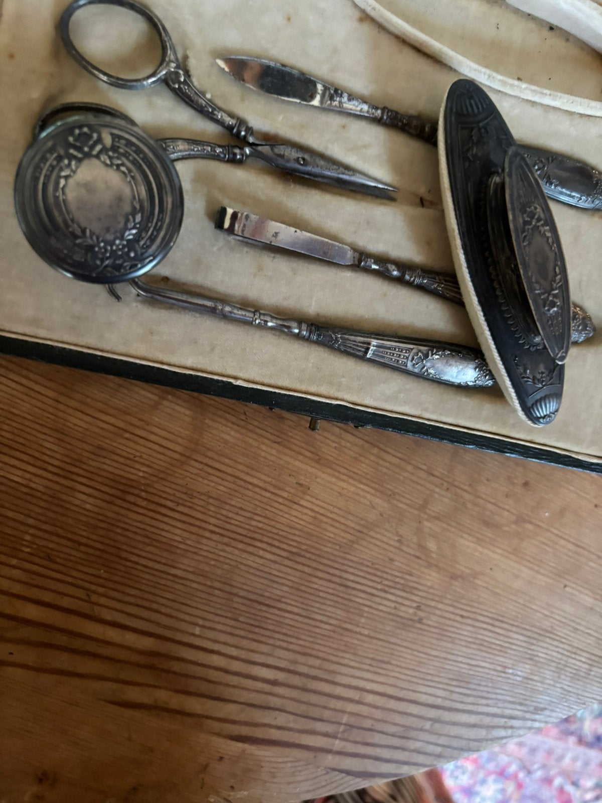 Foto 4 van Zilveren Manicure Set - Napoleon IIl,Frans