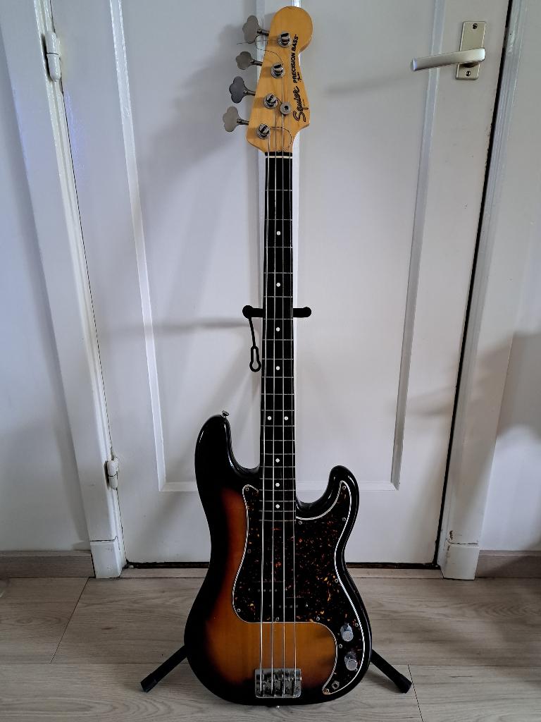 Squier Precision Bass, Muziek en Instrumenten, Snaarinstrumenten | Gitaren | Bas, Zo goed als nieuw, Elektrisch, Ophalen