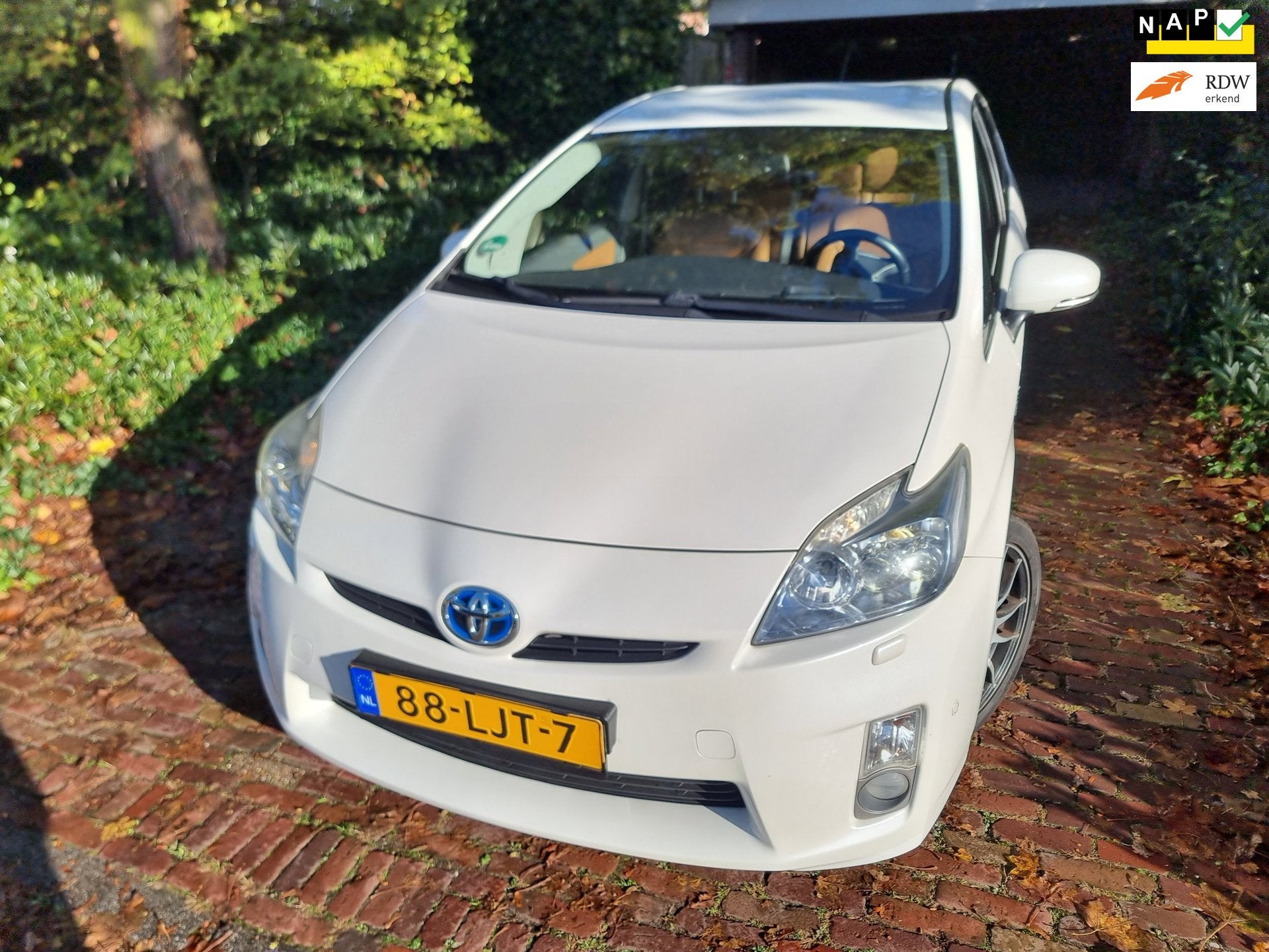 Toyota Prius HYBRID 1.8 Dynamic LED Xenon/Leer/Navi, Auto's, Gebruikt, 4 cilinders, Wit, Verwarmde buitenspiegels