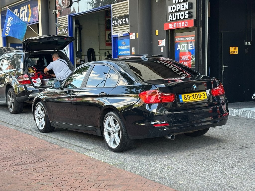 BMW 3-serie 320i Automaat Clima, Auto's, Automaat, Euro 5, Gebruikt, 4 cilinders