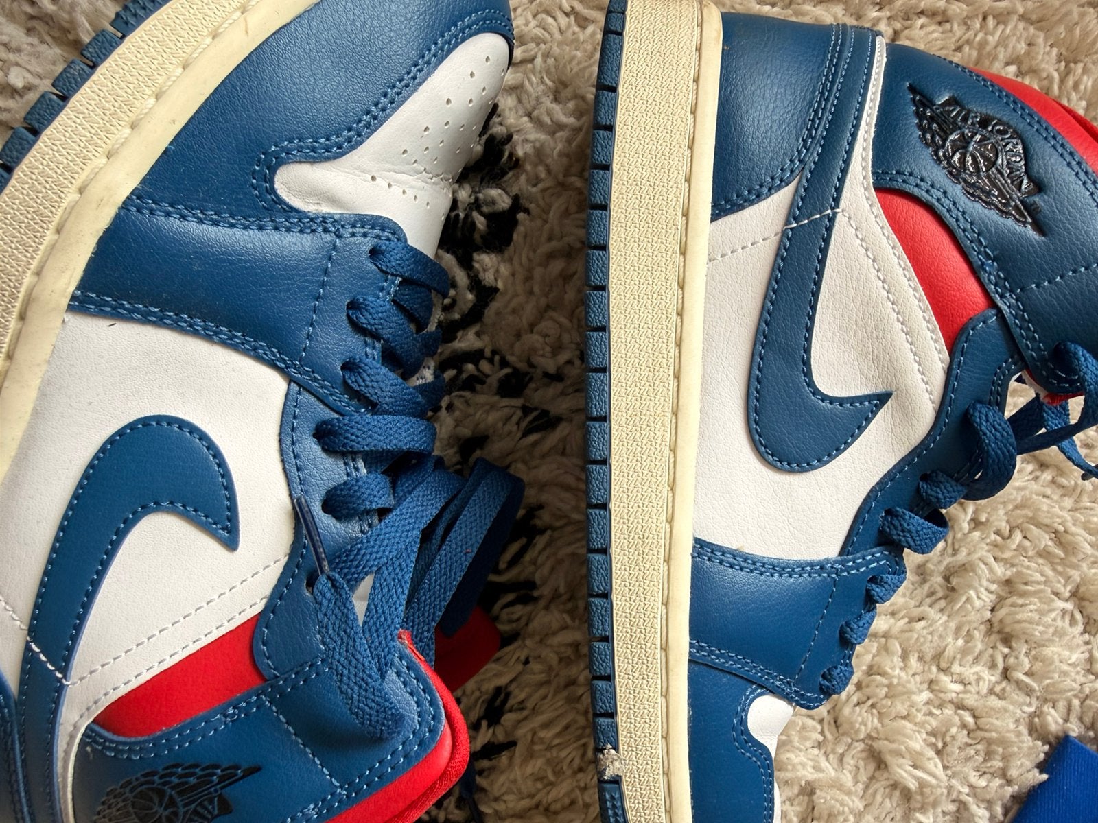 Jordens, Wit, Ophalen of Verzenden, Sneakers of Gympen, Gedragen