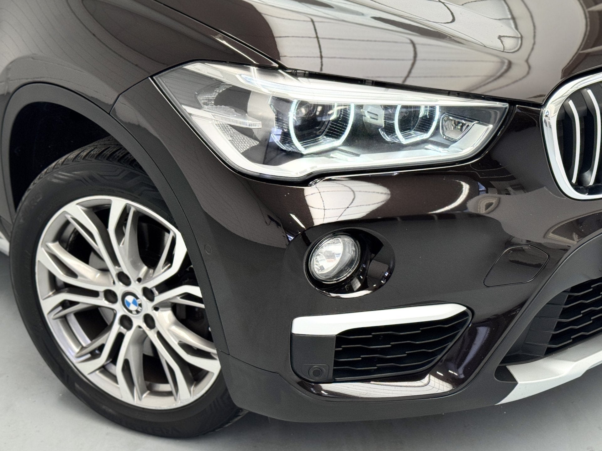 BMW X1 xDrive20i X-line 2016, Pano, 18", LED, 192pk, Gebruikt, Leder en Stof, Automatische klimaatregeling, Bedrijf