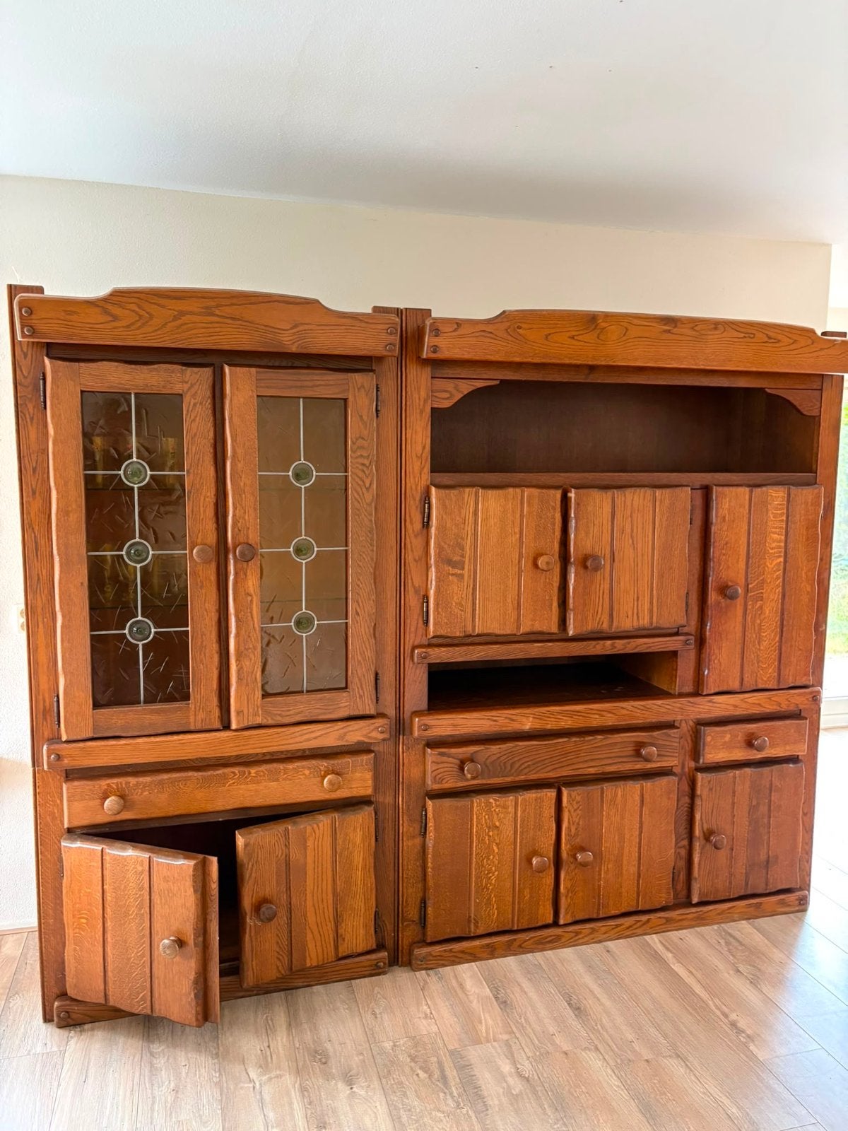 Robuuste eikenhouten kast met glas-in-lood en veel opbergrui, Ophalen, Gebruikt, Eikenhout, 200 cm of meer