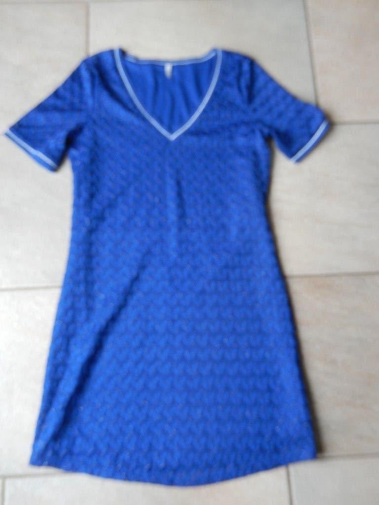 Blauwe Only jurk met V-hals en witte bies - Maat S, Kleding | Dames, Only, Blauw, Ophalen of Verzenden, Zo goed als nieuw
