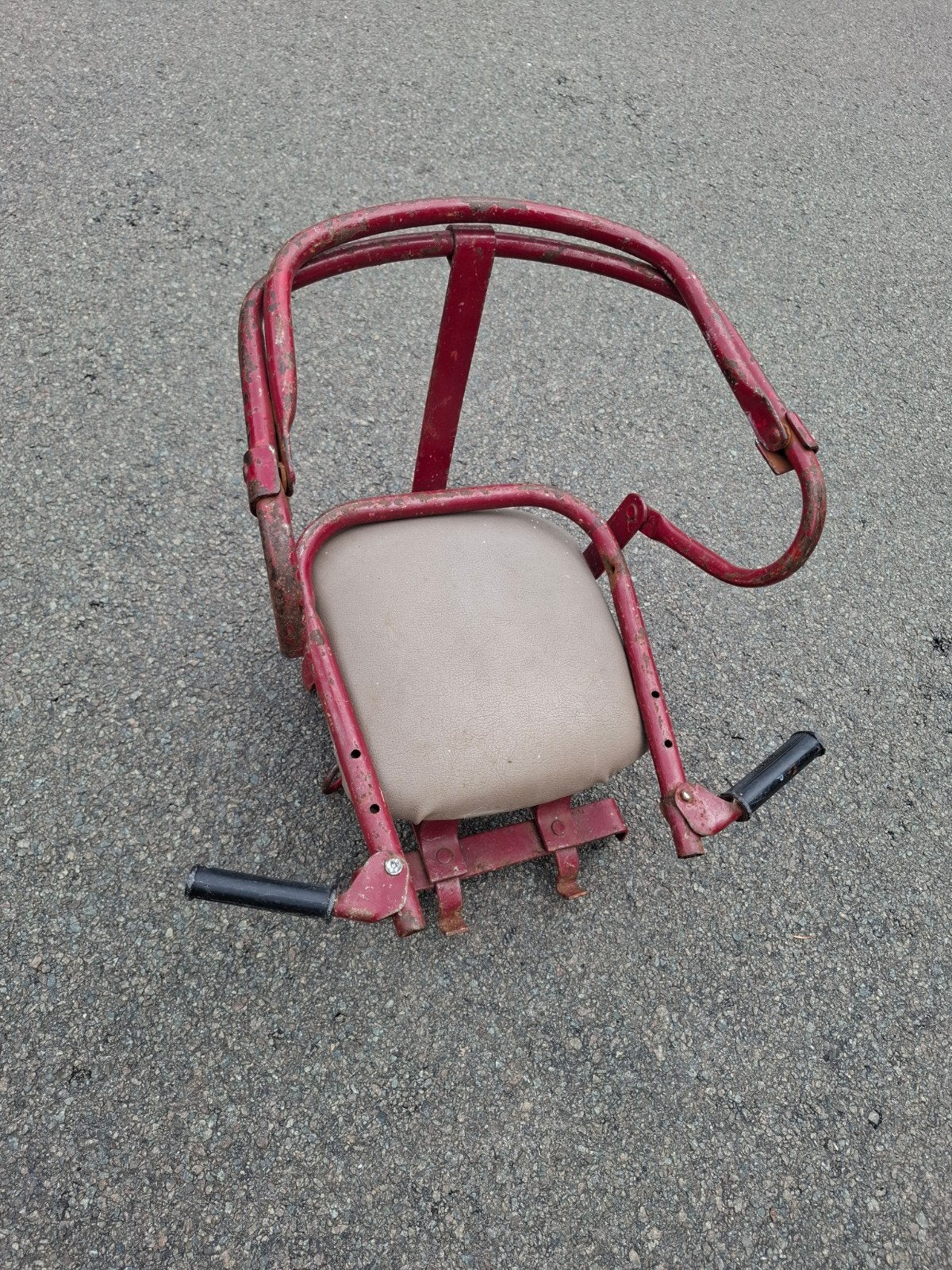 Klassiek kinderfietsstoeltje - Vintage rood, Ophalen, Voorzitje, Gebruikt, Voetsteuntjes