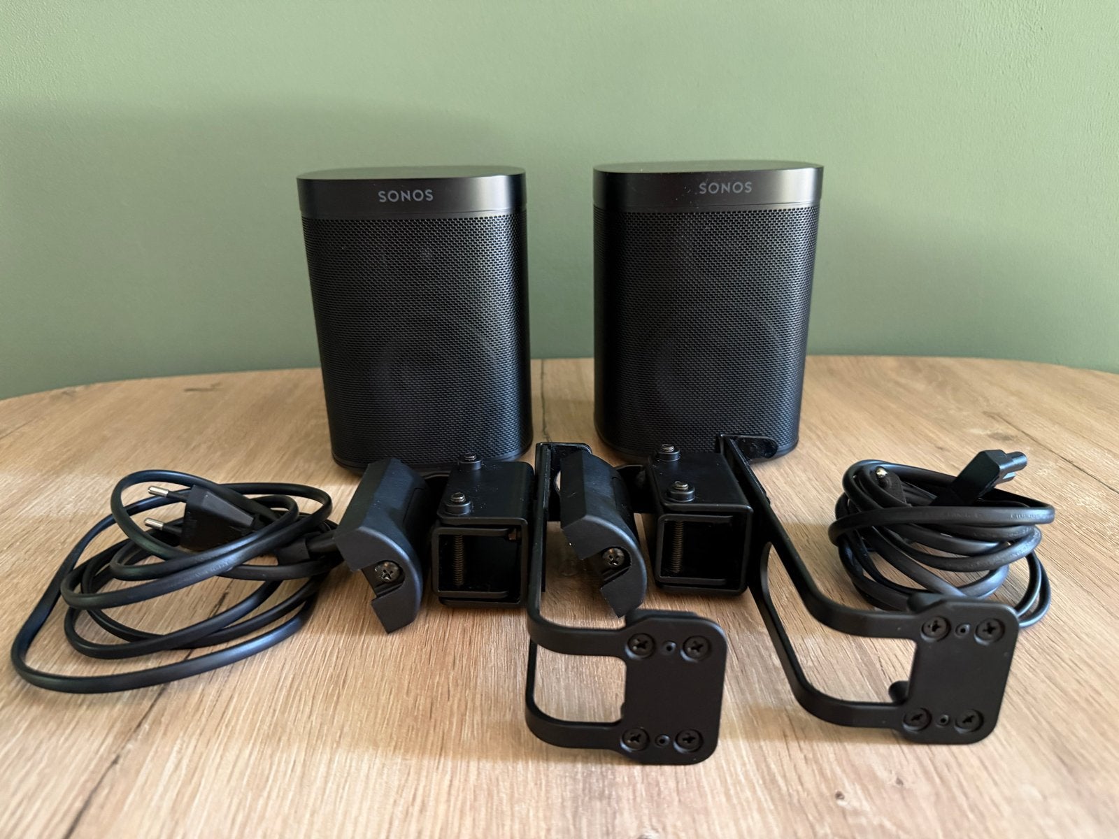 2x Sonos One Gen2 met muurbeugels, Audio, Tv en Foto, Luidsprekers, Ophalen, Slimme speaker, Inclusief muurbeugels, Zo goed als nieuw