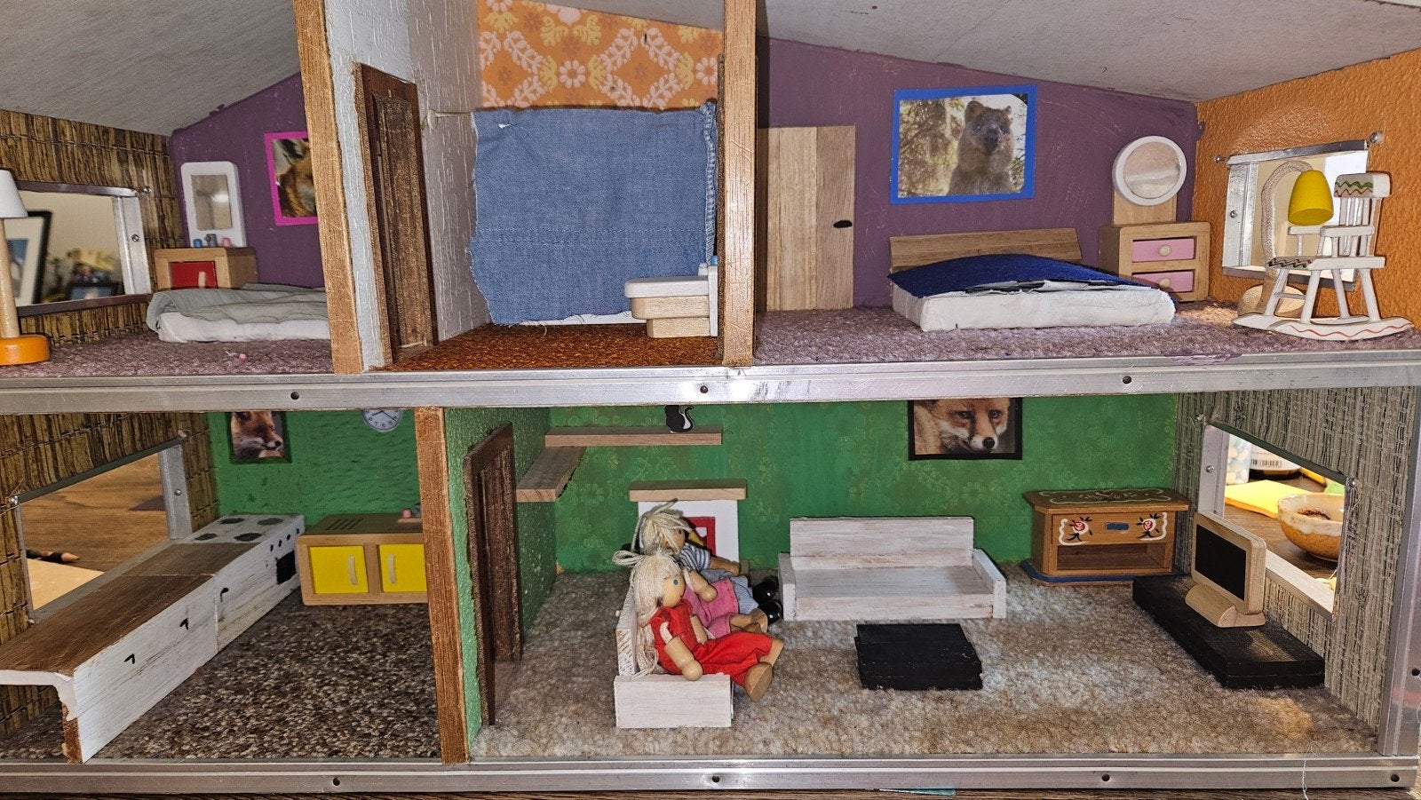 houten poppenhuis met meubels en poppentjes, Ophalen, Gebruikt, Poppenhuis