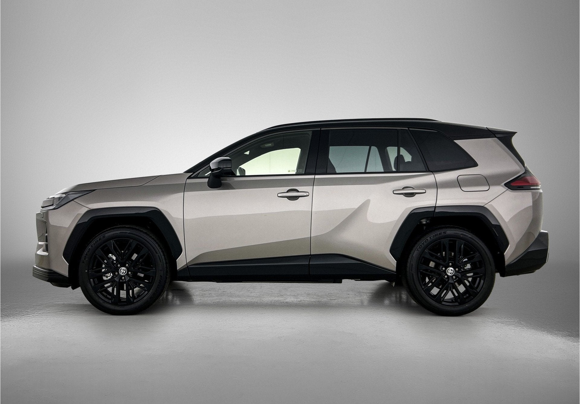 Toyota RAV4 2.5 Plug-in Hybrid AWD 300 Executive | Nieuw mod, Automaat, Gebruikt, Zwart, 4 cilinders