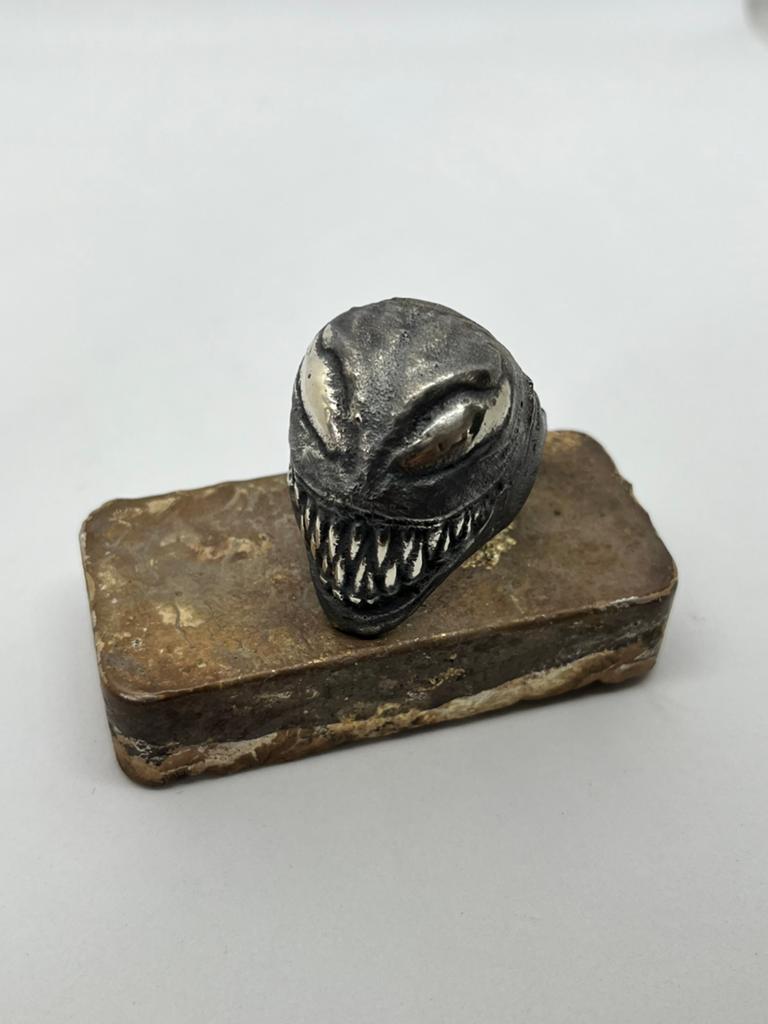 Venom zilveren ring. Massief en zware heren ring, Sieraden, Tassen en Uiterlijk, Ringen, 20 of groter, Heer, Nieuw, Ophalen of Verzenden