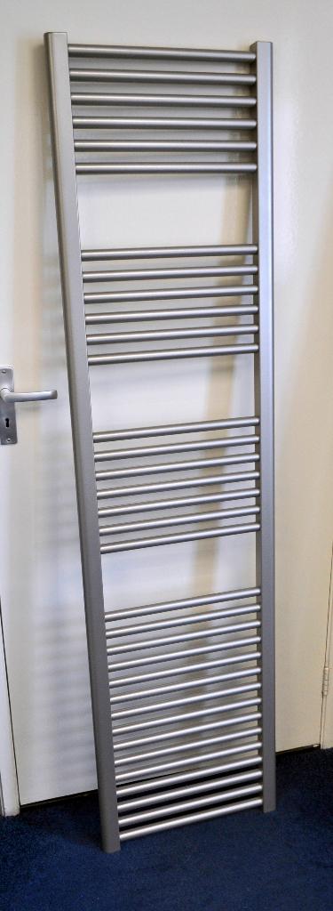 NIEUW Design radiator 45 x 172 cm – inox-look / champagne, Ophalen, Radiator, Nieuw, Minder dan 60 cm