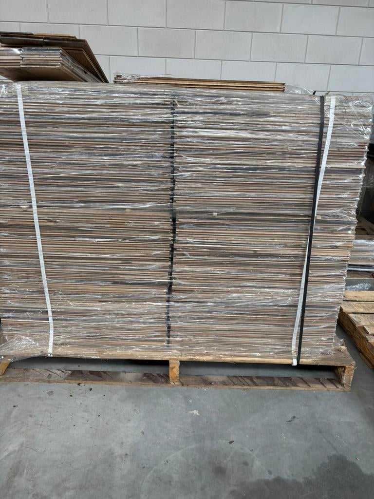 140 m2 nieuw eiken visgraat multivloer . 14 x70 cm topl 4mm, Restpartij, Gebruikt, 50 tot 150 cm, 10 m² of meer