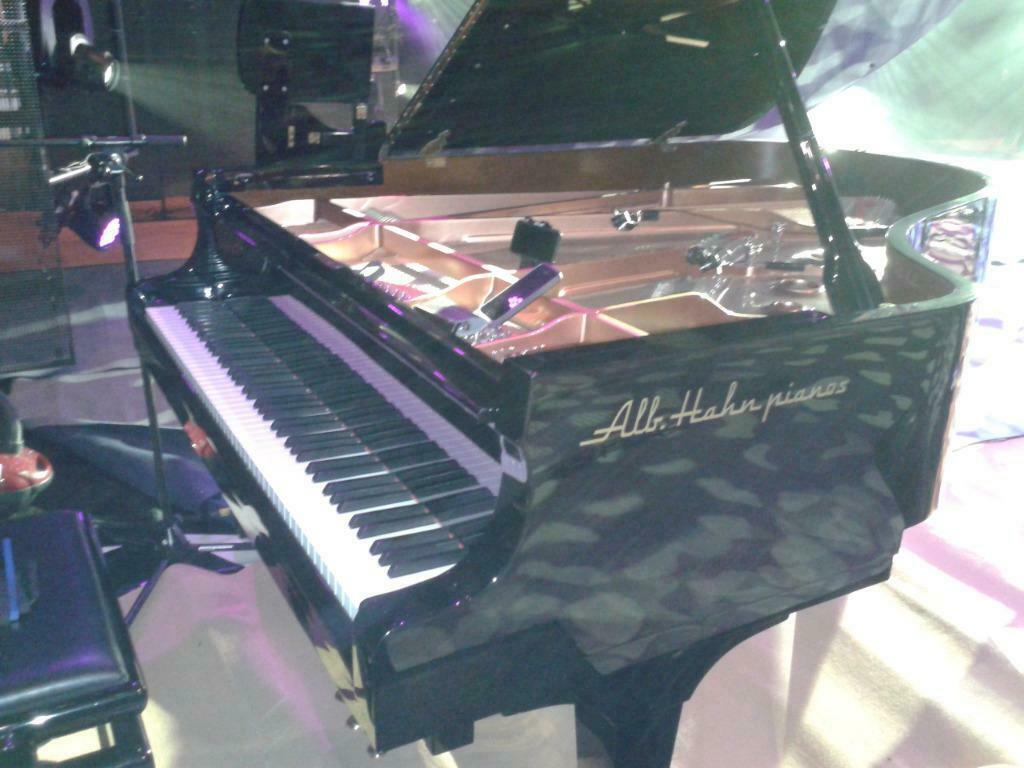 Piano eerst huren, met recht van koop vanaf € 45,- per maand, Ophalen, Zwart, Zo goed als nieuw, Piano