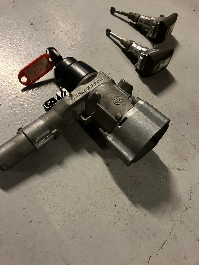 Contactslot met deurslotjes, mercrdes w124, Auto-onderdelen, Dashboard en Schakelaars, Ophalen of Verzenden, Gebruikt, Mercedes-Benz