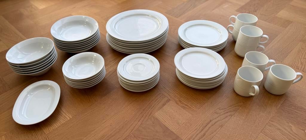 Servies Fine China Noritake witte: borden, schalen, etc., Huis en Inrichting, Keuken | Servies, Zo goed als nieuw, Bord(en), Overige stijlen