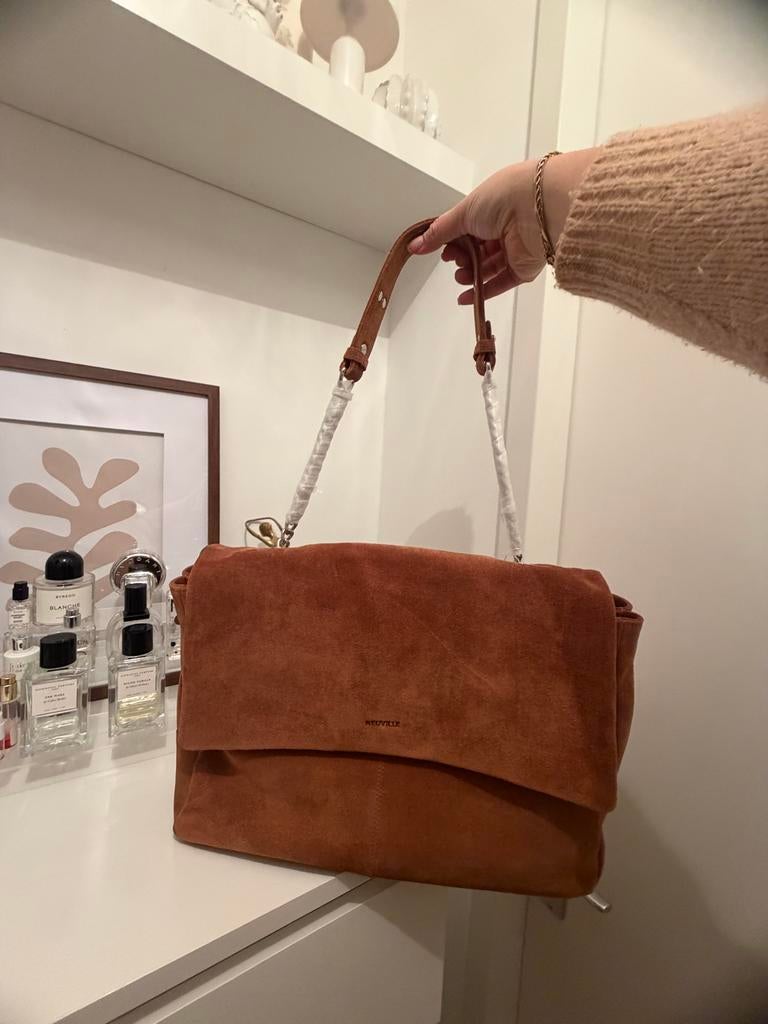Nieuwe Neuville Suède Leren Tas, Sieraden, Tassen en Uiterlijk, Tassen | Damestassen, Nieuw, Handtas, Bruin, Ophalen of Verzenden