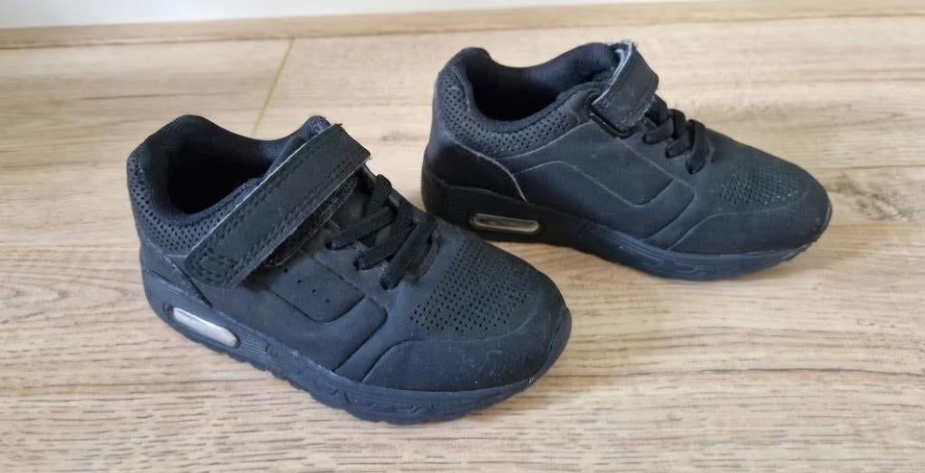 Zwarte sneakers maat 25, Gebruikt, Jongen of Meisje, Schoenen, Ophalen of Verzenden