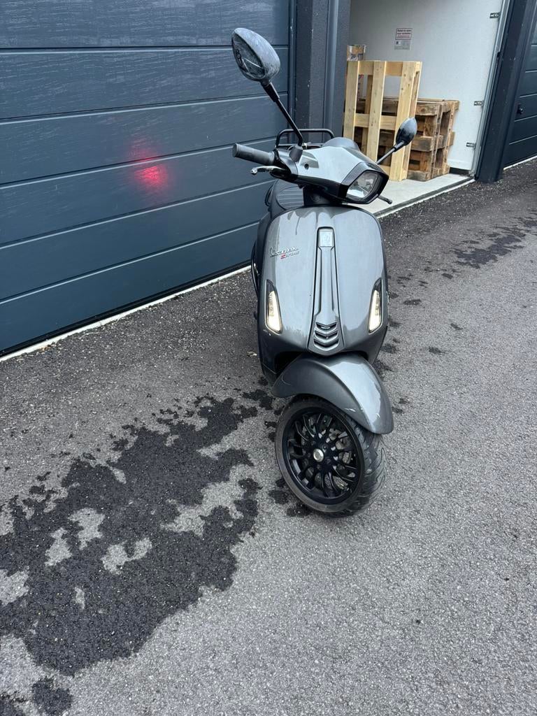 Vespa Sprint 2017 special paint Agaath Grijs, Fietsen en Brommers, Gebruikt, Vespa S, Ophalen of Verzenden, Benzine