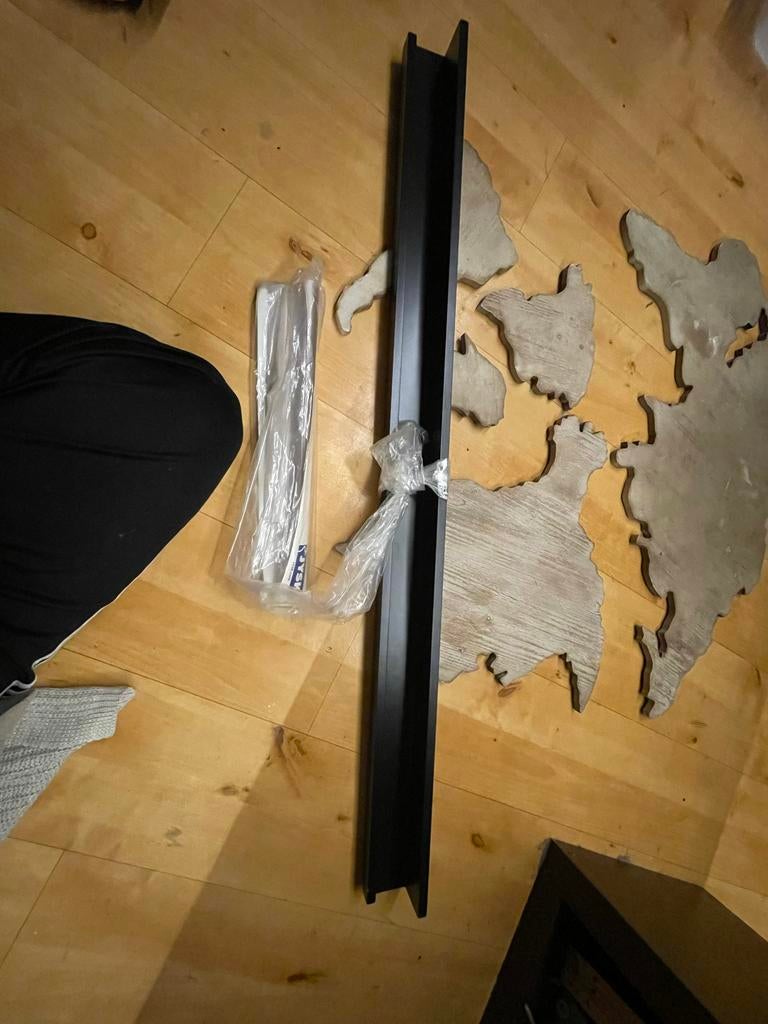 Zwarte wandplank van Jysk - Nieuwstaat, Ophalen, Nieuw
