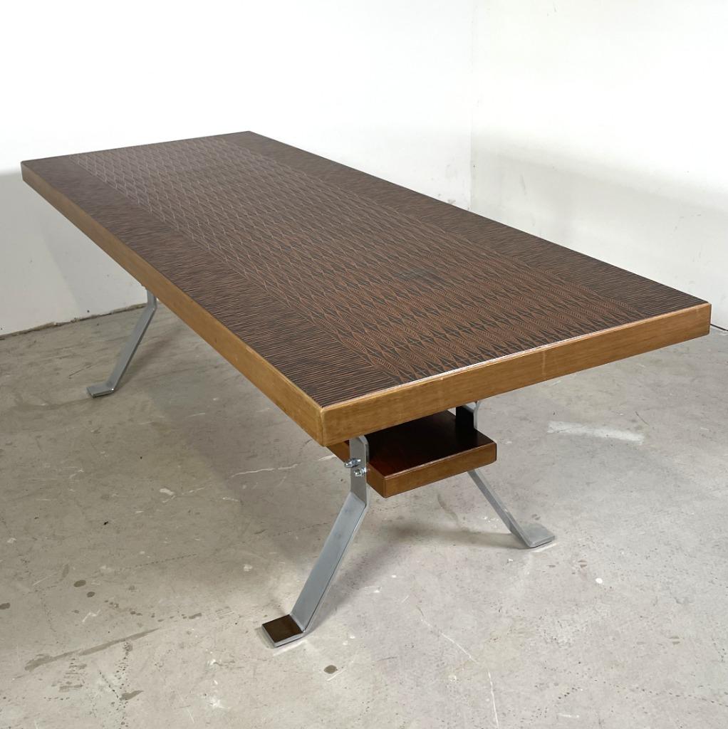 Vintage salontafel met koperen blad en chromen poten