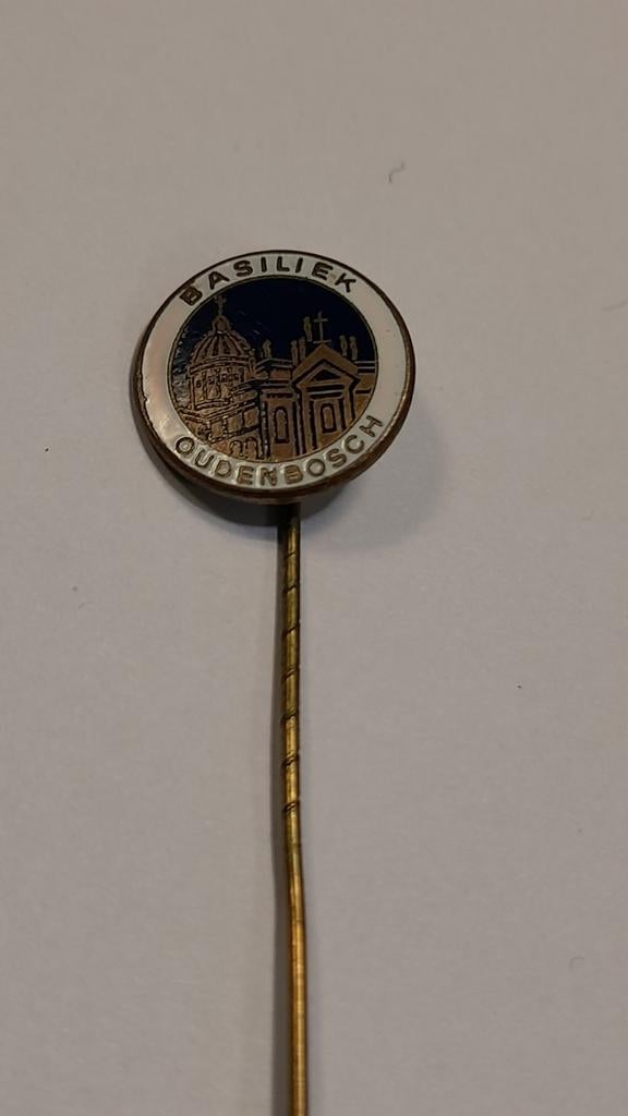 Basiliek Oudenbosch., Ophalen of Verzenden, Zo goed als nieuw, Stad of Land, Speldje of Pin