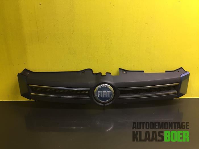 Grille van een Fiat Panda (597), Ophalen of Verzenden, 12 maanden garantie, Gebruikt, Fiat