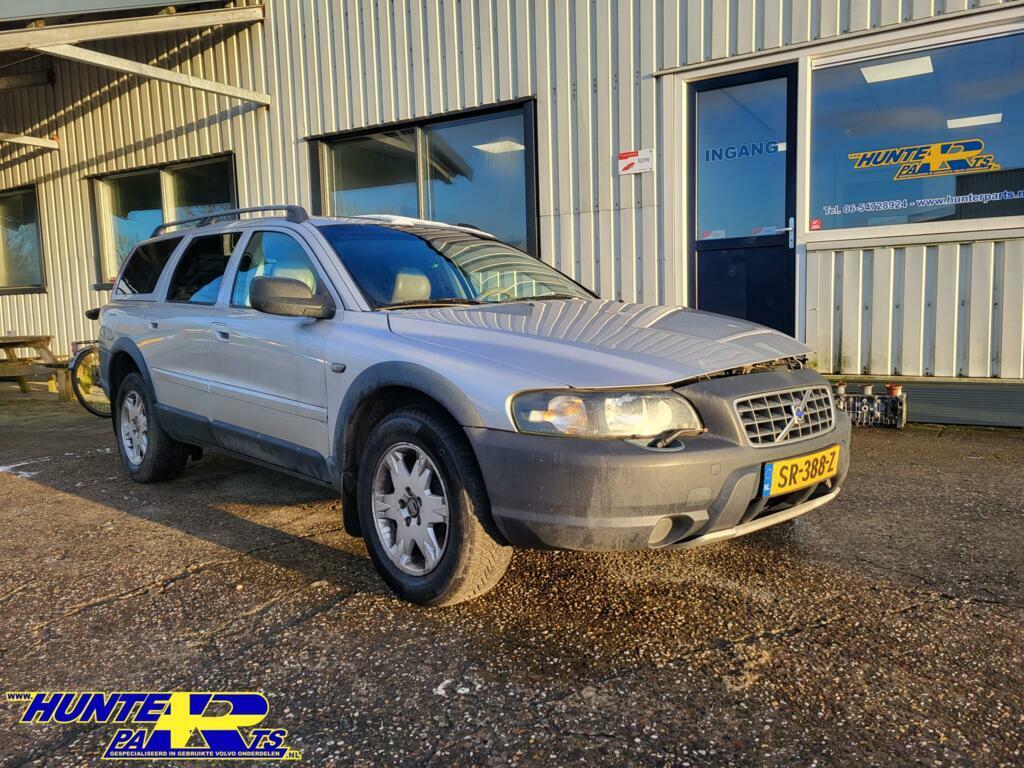 Volvo XC70 2.5 T Comfort Line Kleurcode: 426, Gebruikt