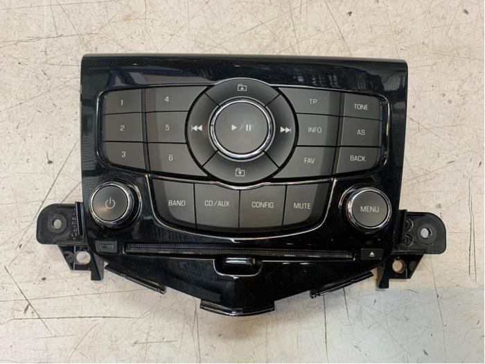 Radiobedienings paneel van een Chevrolet Cruze, Ophalen of Verzenden, 3 maanden garantie, Gebruikt, Chevrolet