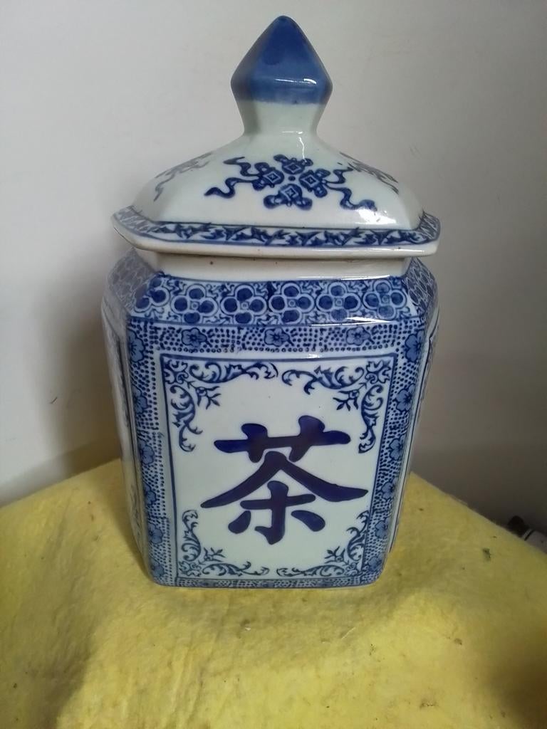 2037) mooie Chineese  thee  bus  hoog  26cm, Ophalen of Verzenden, Zo goed als nieuw, Porselein, Kop en/of schotel