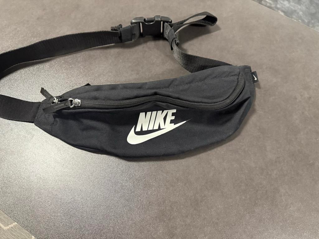 Nike Heuptas Zwart, Ophalen of Verzenden, Zo goed als nieuw, Zwart, Handtas